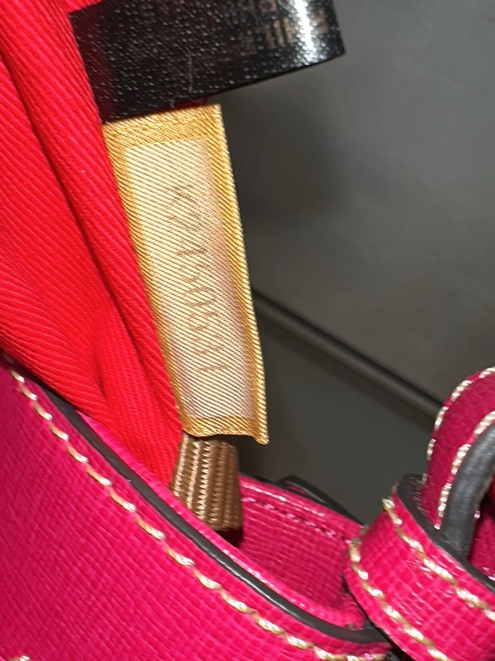 Dooney & Bourke saffiano Leather drawstring bag excellent condition ( bags)